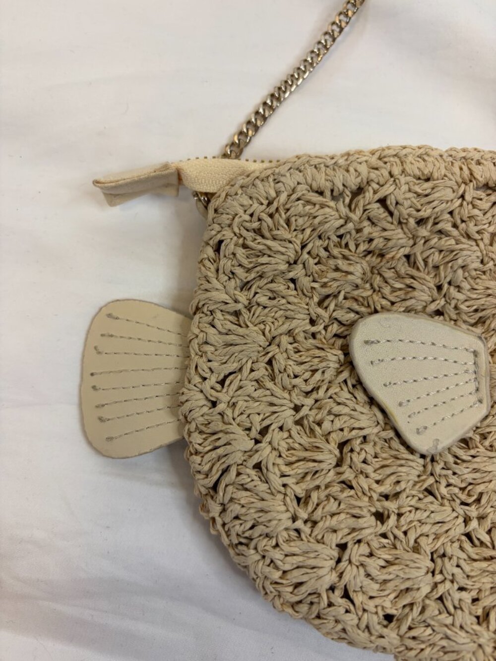 Paper Raffia Small Bird Crossbody Bag with Slim Gold Chain Strap - Picture 3 of 6